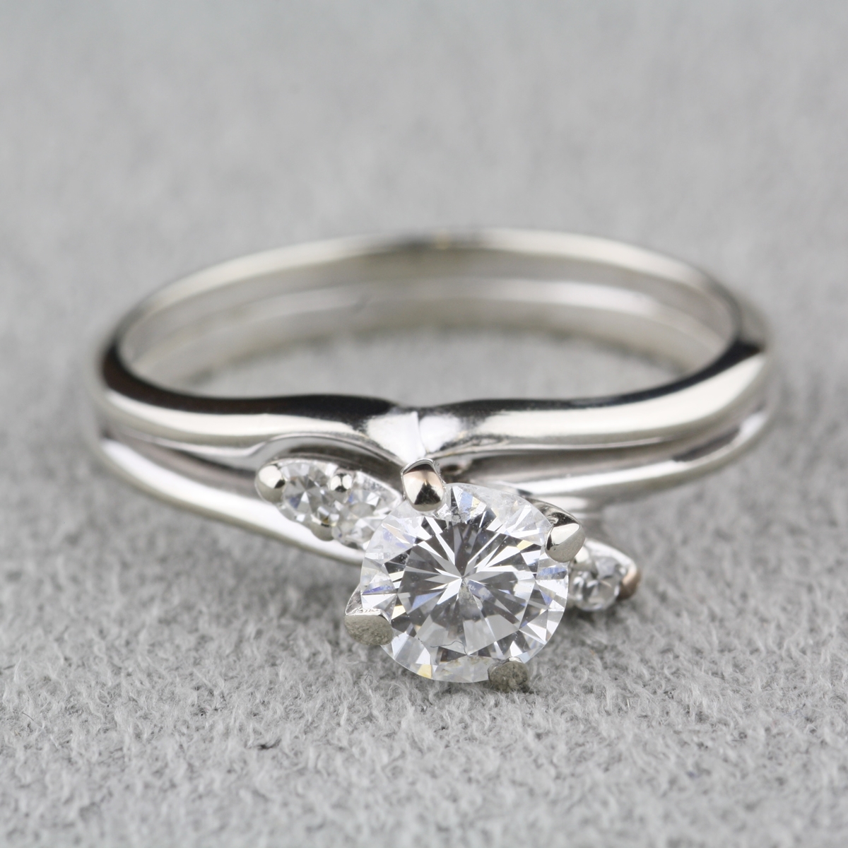 pre-owned-14k-white-gold-diamond-engagement-ring